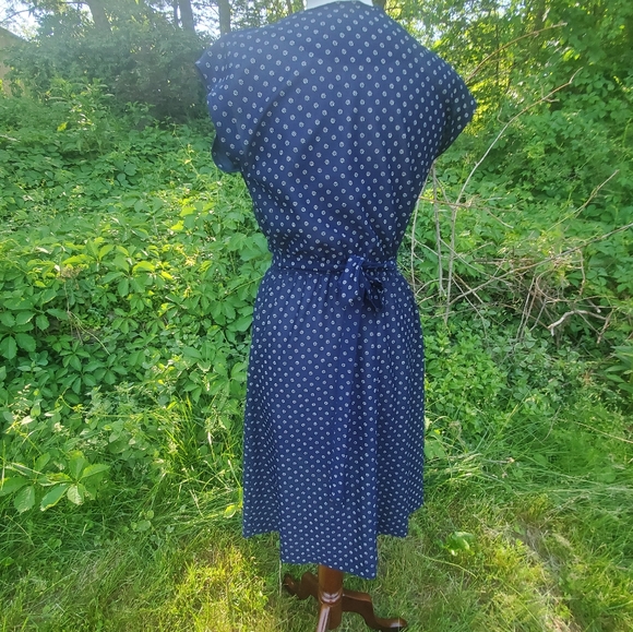 Vintage white flower dress - Picture 2 of 5